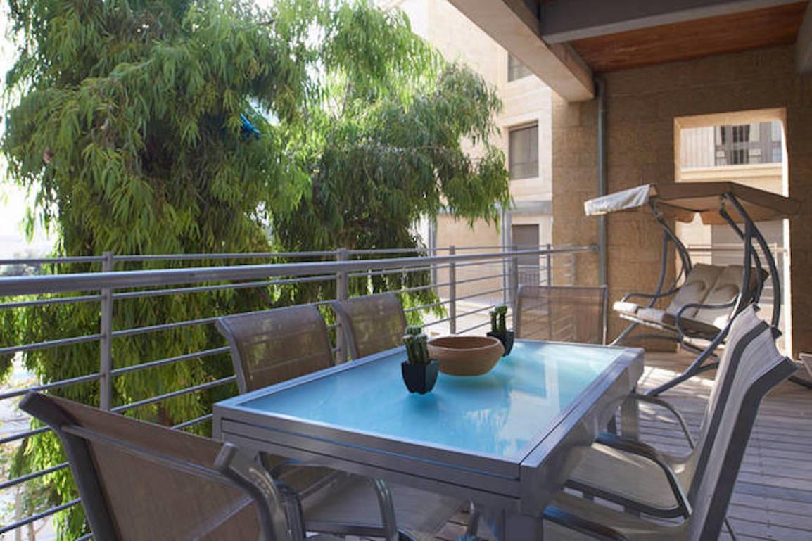 Chic & Quiet Apartments In City Center By Feelhome Yerusalem Bagian luar foto
